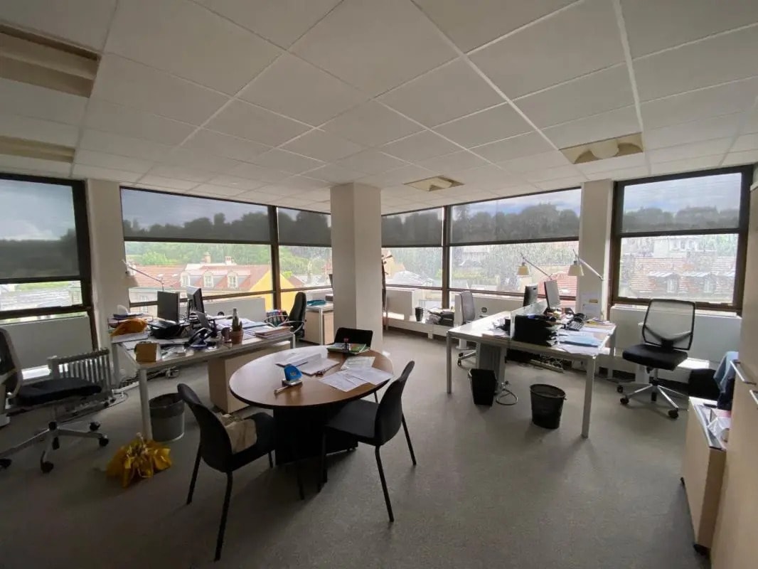 Bureau dans Saint-Cloud à vendre Photo intérieure– Image 1 sur 4