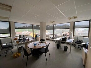 Bureau dans Saint-Cloud à vendre Photo intérieure– Image 1 sur 4