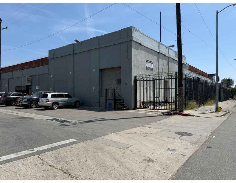 1800 E 50th St, Los Angeles, CA à louer Photo de l’immeuble– Image 1 sur 3