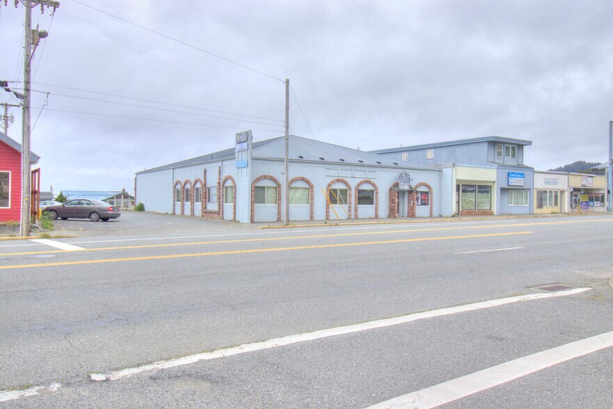 29820 Ellensburg Ave, Gold Beach, OR à vendre - Photo de l’immeuble – Image 1 sur 25