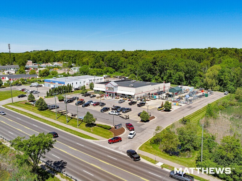 10150 Highland Rd, White Lake Township, MI à vendre - Photo de l’immeuble – Image 2 sur 5