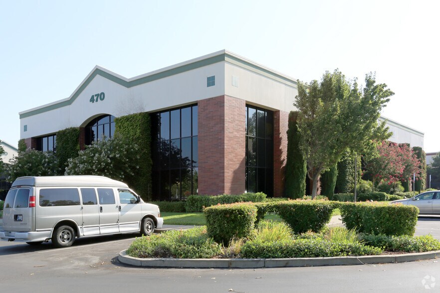 Busch Campus Park portefeuille de 5 biens à vendre sur LoopNet.fr - Photo principale – Image 3 sur 16