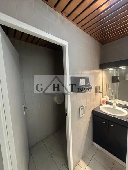 Bureau dans Ris-Orangis à louer - Photo de l’immeuble – Image 2 sur 18