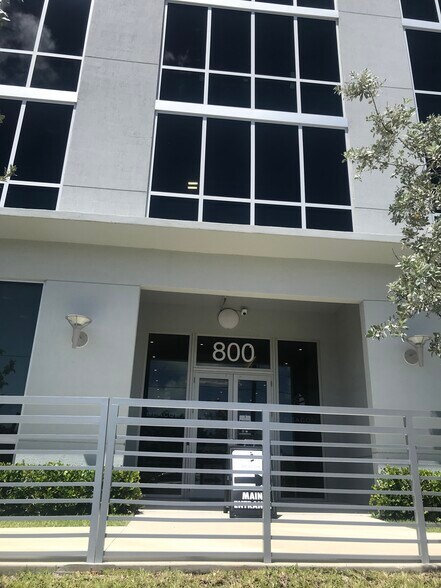 800 SE 4th Ave, Hallandale Beach, FL à vendre - Photo de l’immeuble – Image 3 sur 21