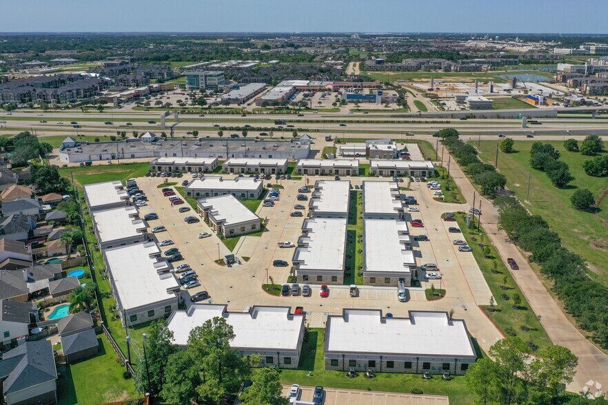 633 E Fernhurst Dr, Katy, TX à louer - Aérien – Image 2 sur 20