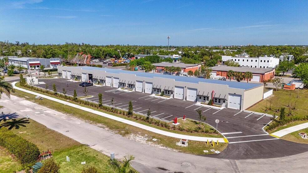6551 Corporate Park Cir, Fort Myers, FL à louer - Photo de l’immeuble – Image 1 sur 10