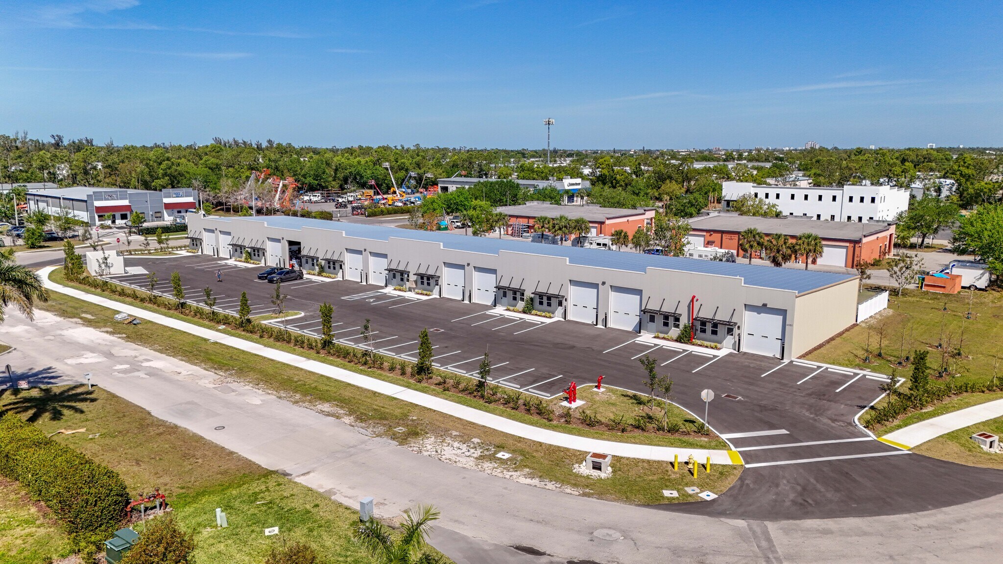 6551 Corporate Park Cir, Fort Myers, FL à louer Photo de l’immeuble– Image 1 sur 11