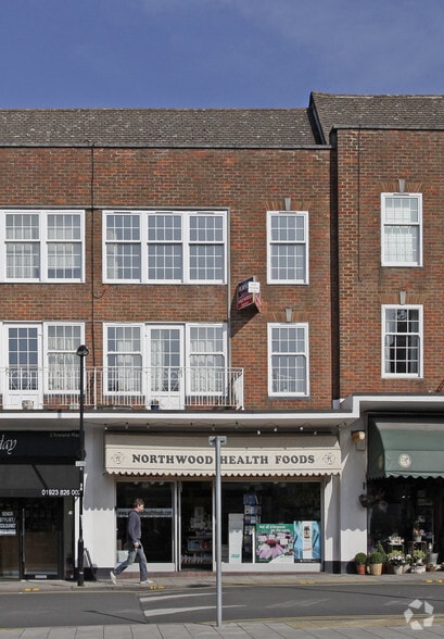 Green Ln, Northwood à louer - Photo principale – Image 1 sur 5