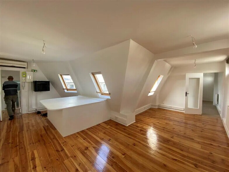 Bureau dans Paris à louer - Photo de l’immeuble – Image 2 sur 8
