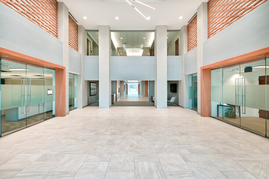 2000 CentreGreen Way, Cary, NC à louer - Hall d’entrée – Image 3 sur 51