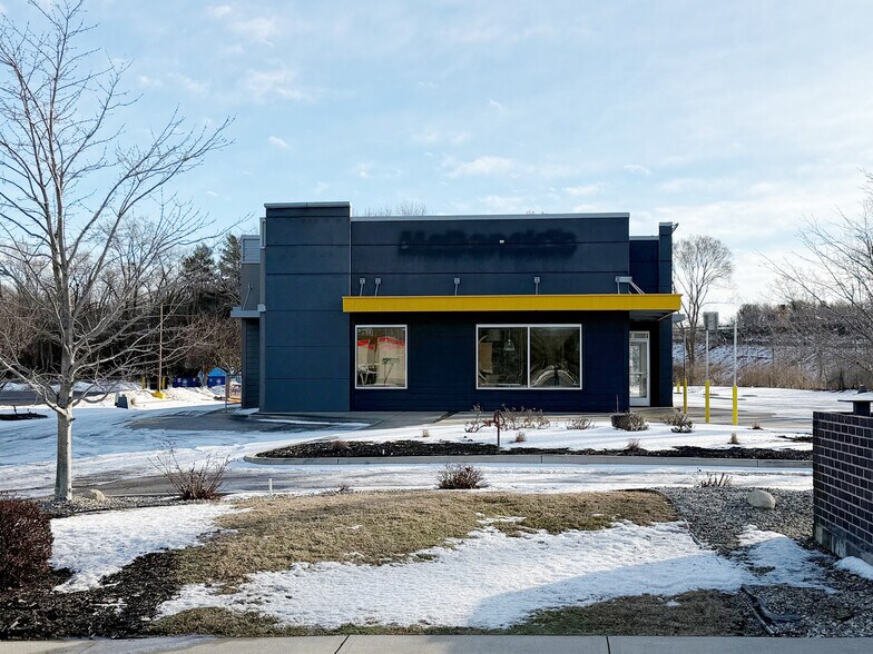 4661 Red Arrow Hwy, Stevensville, MI à louer - Photo de l’immeuble – Image 3 sur 4