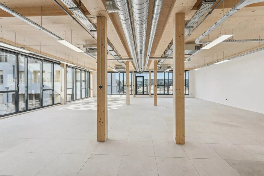 4 Rue Petit, Clichy à louer - Photo de l’immeuble – Image 3 sur 5