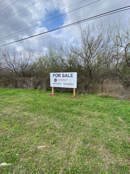 20223 State Highway 16, Von Ormy, TX à vendre - Photo principale – Image 1 sur 3