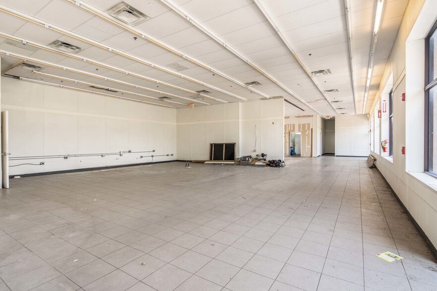 547-564 Sayre Ave, Perth Amboy, NJ à louer - Photo intérieure – Image 3 sur 22