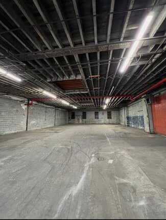 Plus de détails pour 401 Hunts Point Ave, Bronx, NY - Industriel/Logistique à louer