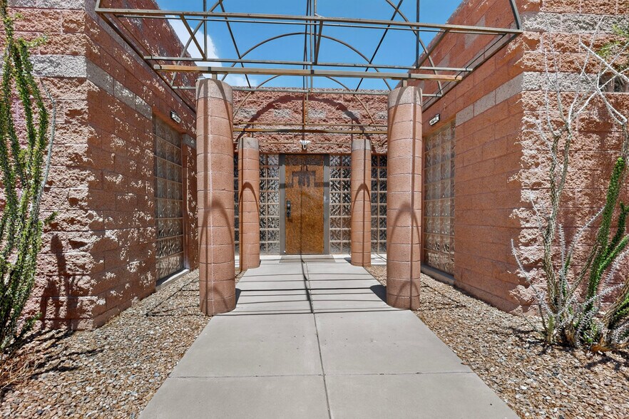 6311 Montano Rd, Albuquerque, NM à vendre - Photo de l’immeuble – Image 3 sur 23