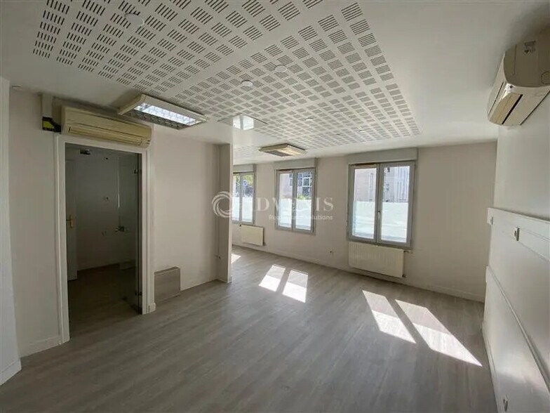 10 Rue Jean-Marie Leclair, Lyon à vendre - Photo de l’immeuble – Image 2 sur 6