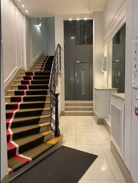 Bureau dans Paris à louer - Hall d’entrée – Image 2 sur 7