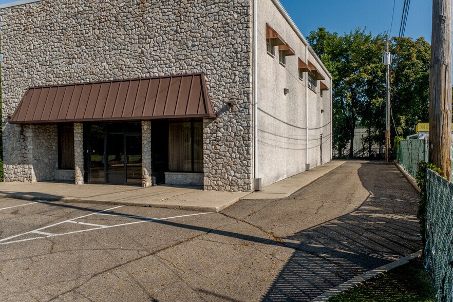 329 Lincoln Hwy, Fairless Hills, PA à vendre - Photo de l’immeuble – Image 3 sur 72