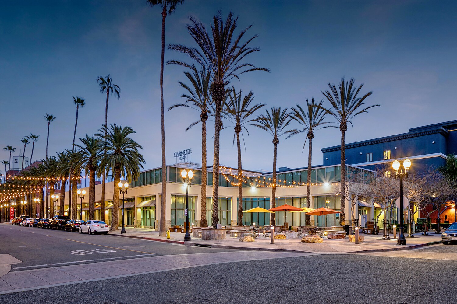 190 W Center Street Promenade, Anaheim, CA à vendre Photo de l’immeuble– Image 1 sur 16