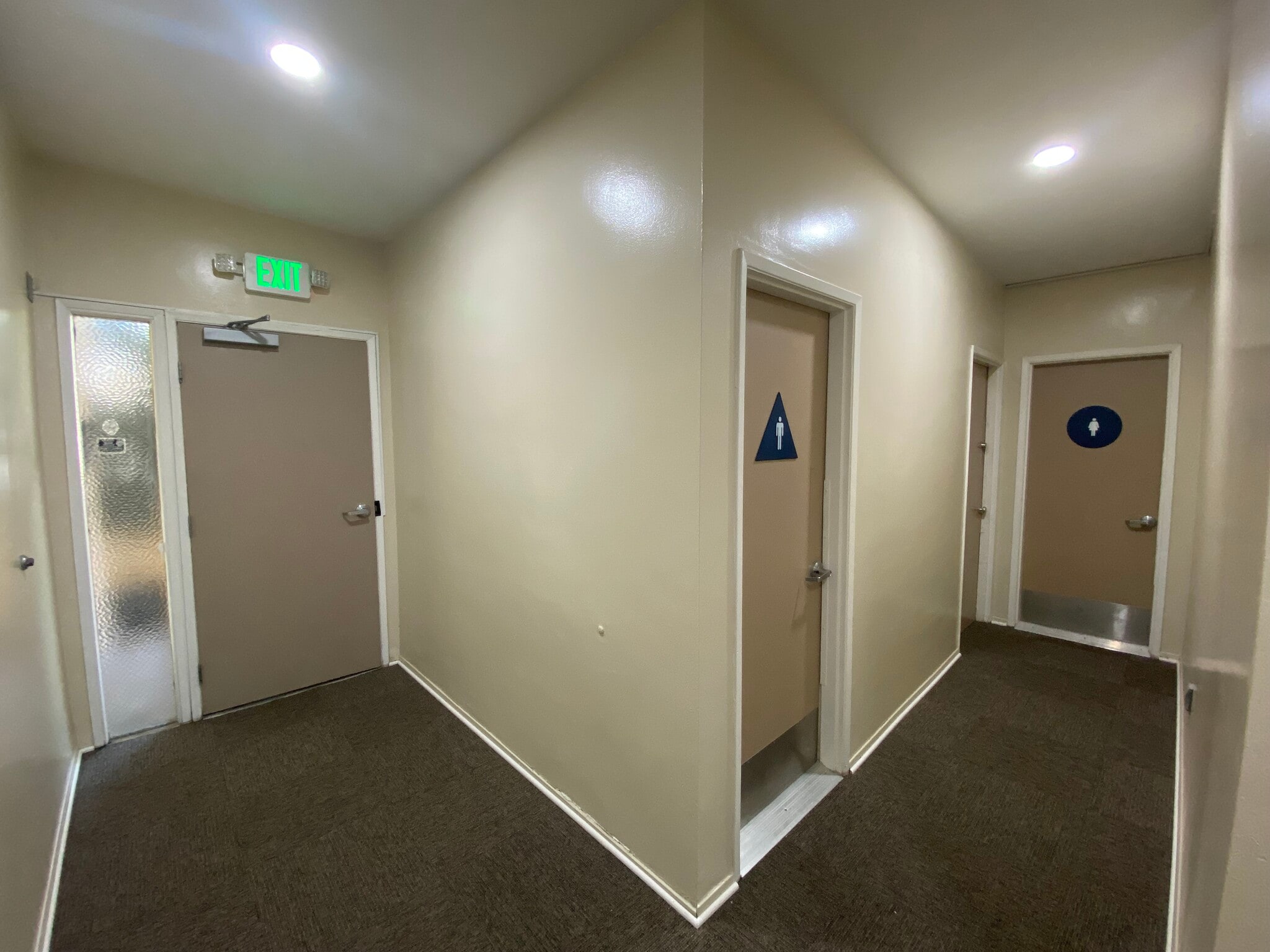 2100 N Sepulveda Blvd, Manhattan Beach, CA à louer Hall d’entrée– Image 1 sur 7