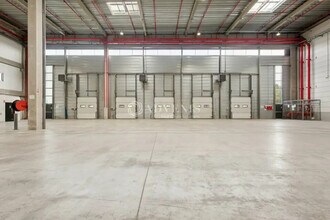 Industriel/Logistique dans Marly-la-ville à louer Photo de l’immeuble– Image 1 sur 11