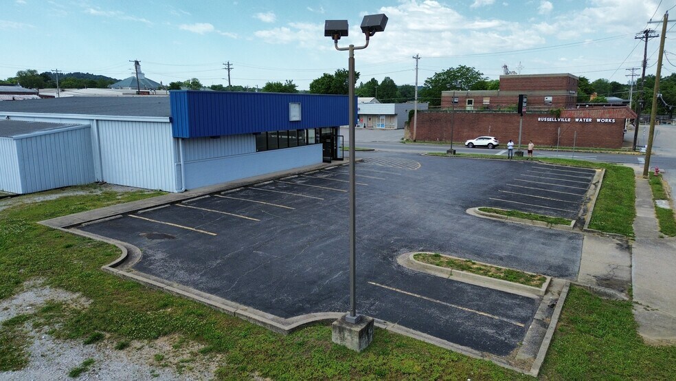 320 N Main St, Russellville, KY à louer - Photo de l’immeuble – Image 3 sur 10