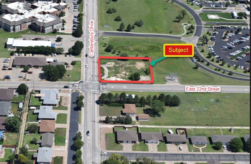 2202 Canterbury Dr, Hays, KS à vendre - Aérien – Image 2 sur 9