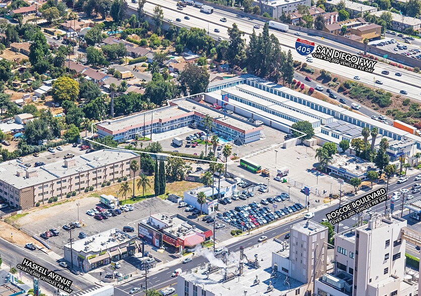 15701 Roscoe Blvd, North Hills, CA à louer - Photo principale – Image 1 sur 5