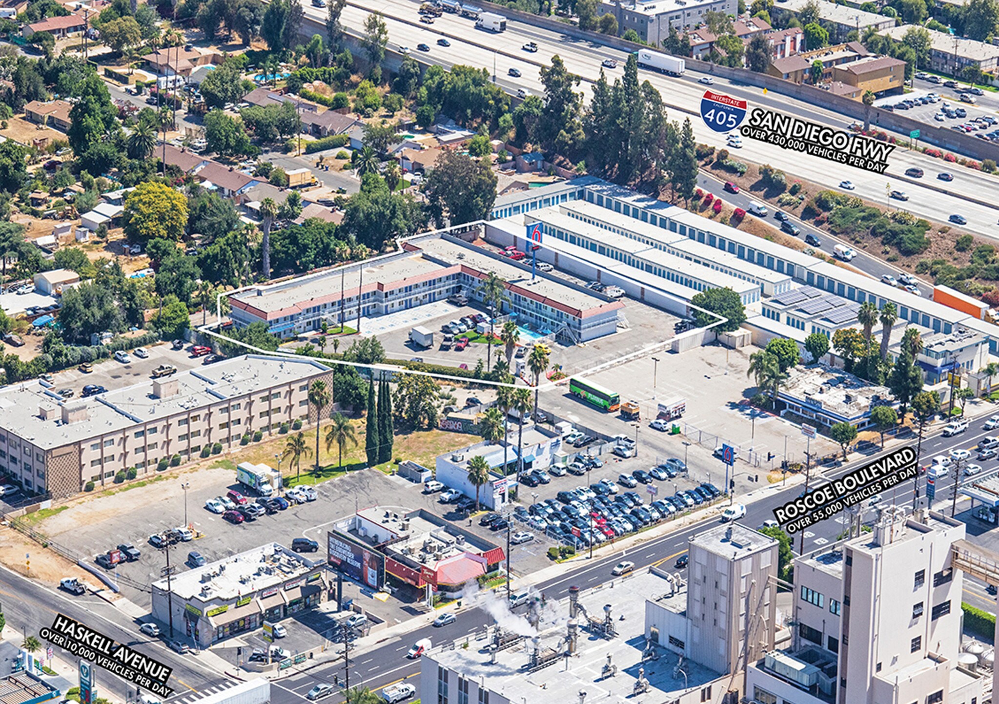 15701 Roscoe Blvd, North Hills, CA à louer Photo principale– Image 1 sur 6
