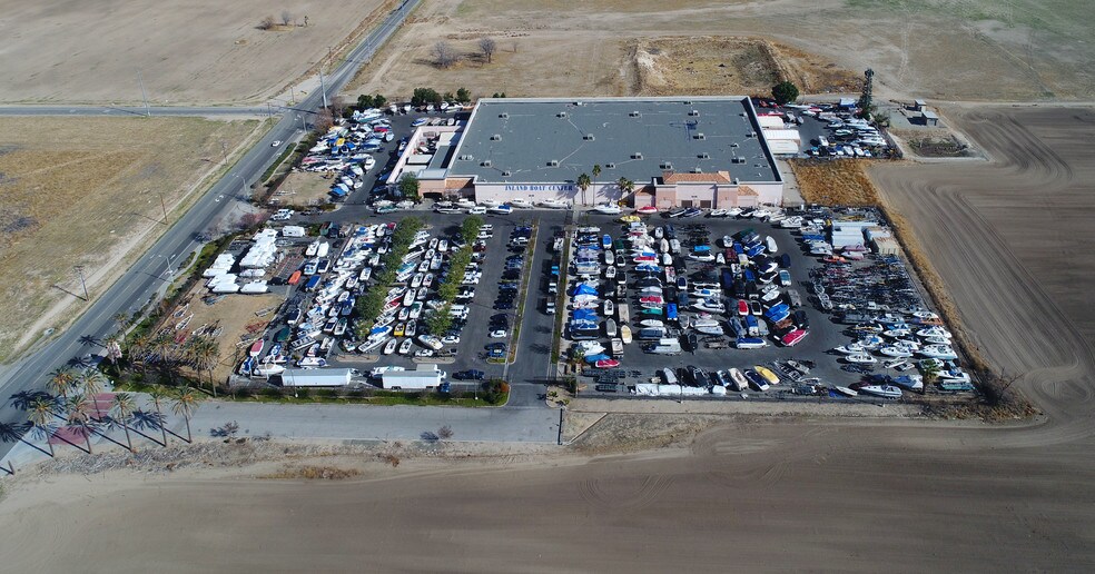 681 E San Jacinto Ave, Perris, CA à louer - Photo de l’immeuble – Image 3 sur 8