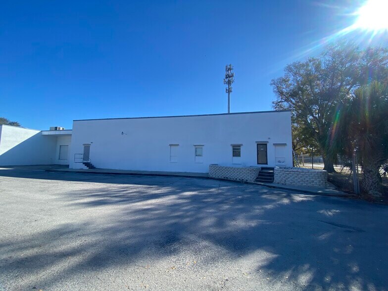 2601 75th St N, Saint Petersburg, FL à louer - Photo de l’immeuble – Image 3 sur 10