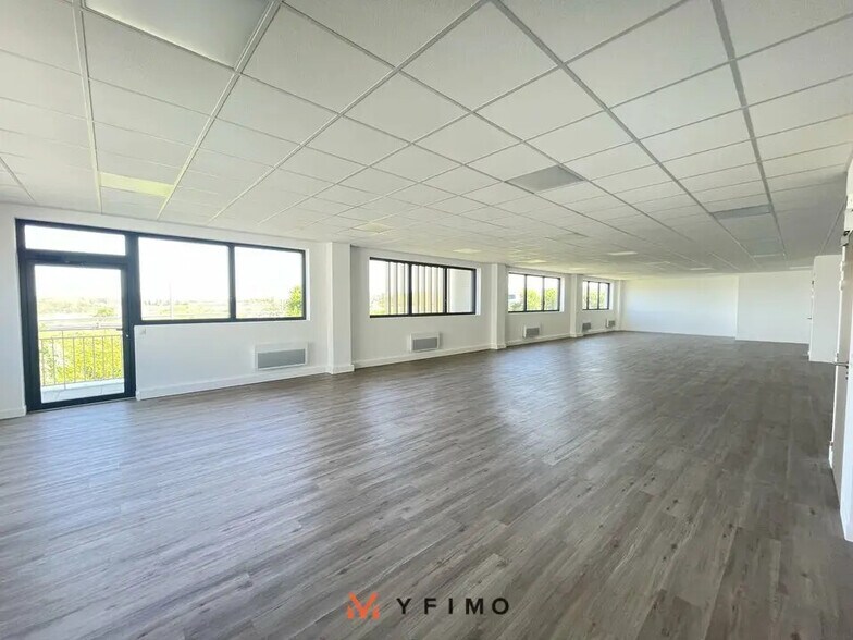 Local d’activités dans Flins-sur-Seine à louer - Photo de l’immeuble – Image 3 sur 7