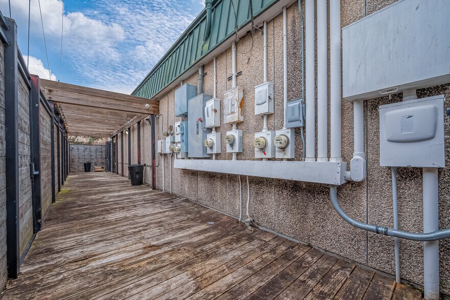 9400 Glenfield Ct, Houston, TX à louer - Photo de l’immeuble – Image 3 sur 13