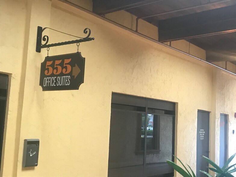 555 S Colorado Ave, Stuart, FL à louer - Photo de l’immeuble – Image 3 sur 8