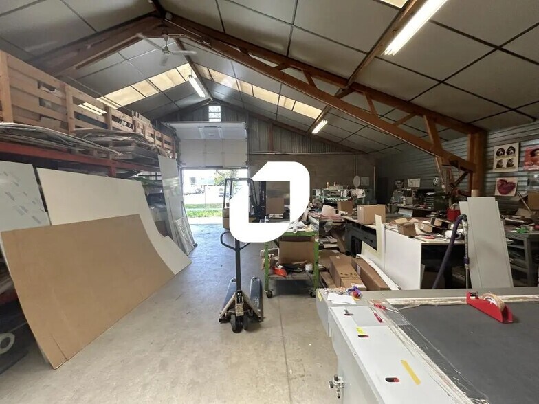 Local d'activités dans Savigny-le-Temple à vendre - Photo intérieure – Image 2 sur 6