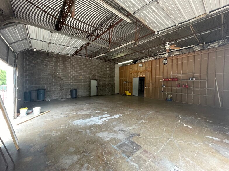 10151 N Interstate 35, San Antonio, TX à louer - Photo intérieure – Image 2 sur 12