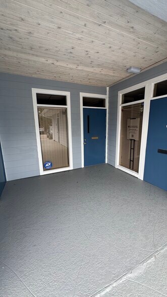 1001 SE Ocean Blvd, Stuart, FL à louer - Photo de l’immeuble – Image 3 sur 18