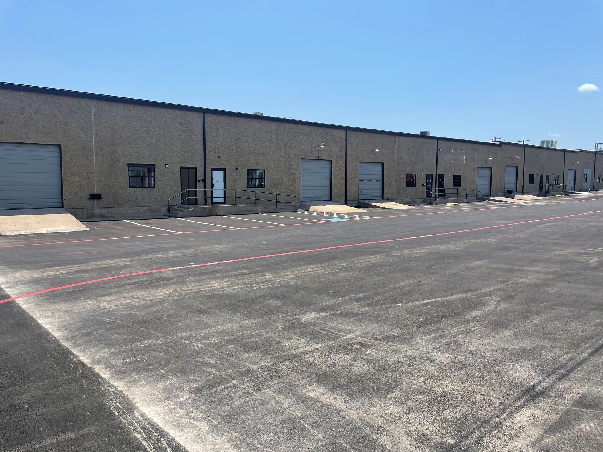 3425 Raider Dr, Hurst, TX à louer Photo principale– Image 1 sur 7