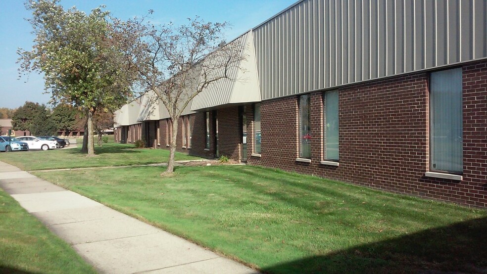 20978-21084 Bridge St, Southfield, MI à louer - Photo de l’immeuble – Image 2 sur 4