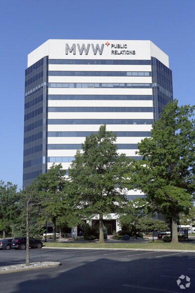 1 Meadowlands Plz, East Rutherford, NJ à louer - Photo de l’immeuble – Image 2 sur 9