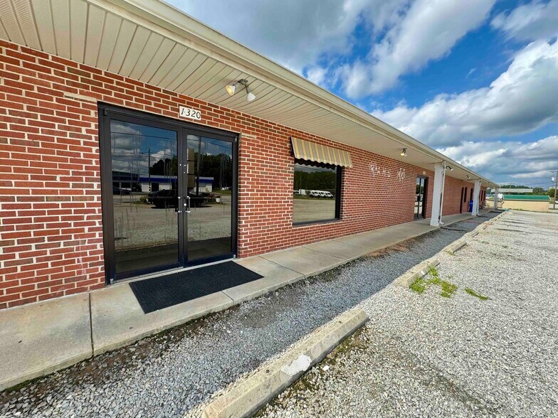 1316-1320 W Danville St, South Hill, VA à louer - Photo principale – Image 1 sur 12