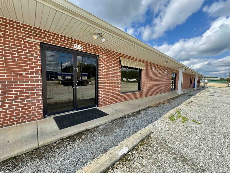 1320 W Danville St, South Hill, VA à louer - Photo principale – Image 1 sur 12