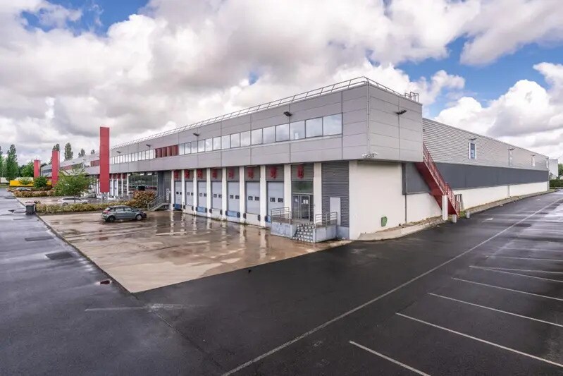 8-10 Avenue D'Oceanie, Les Ulis à louer - Photo de l’immeuble – Image 2 sur 7