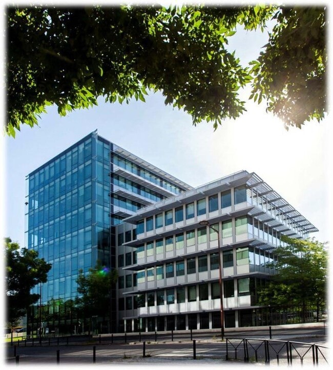 Plus de détails pour 8 Avenue De Lunca, Montigny-le-Bretonneux - Bureau à louer