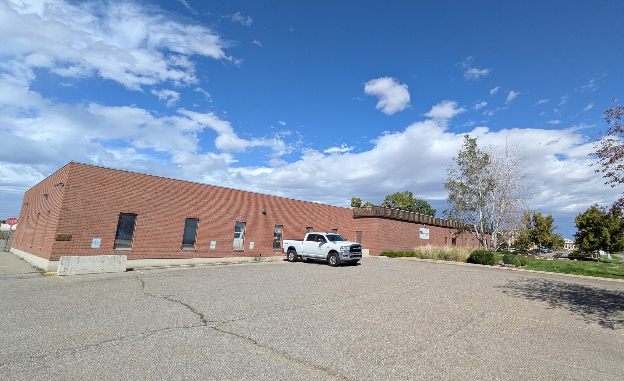 2370 Decker Lake Blvd, Salt Lake City, UT à louer Photo principale– Image 1 sur 24
