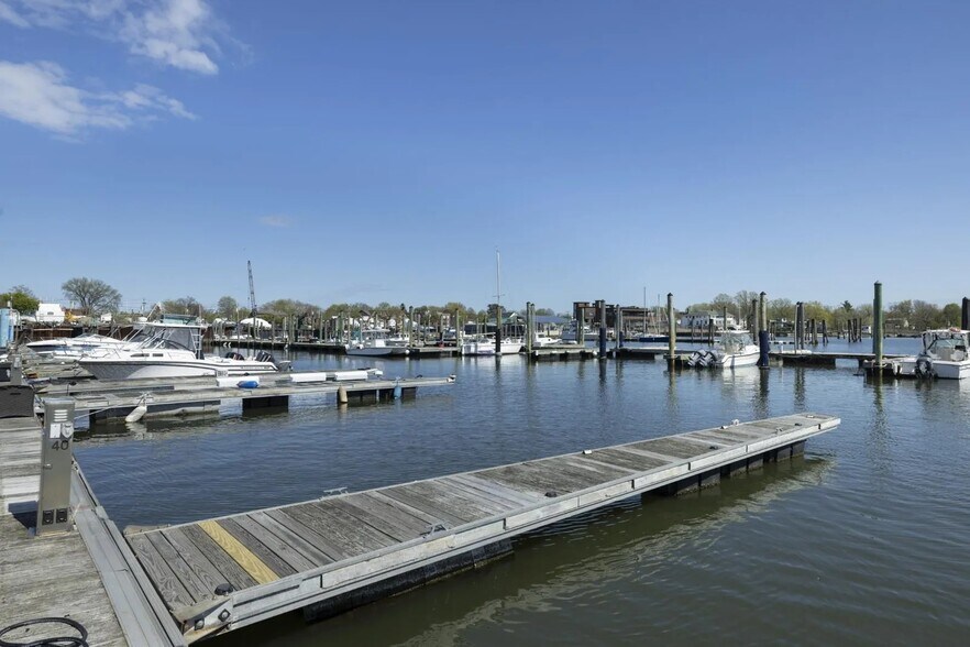 521 City Island Ave, Bronx, NY à vendre - Photo de l’immeuble – Image 3 sur 10