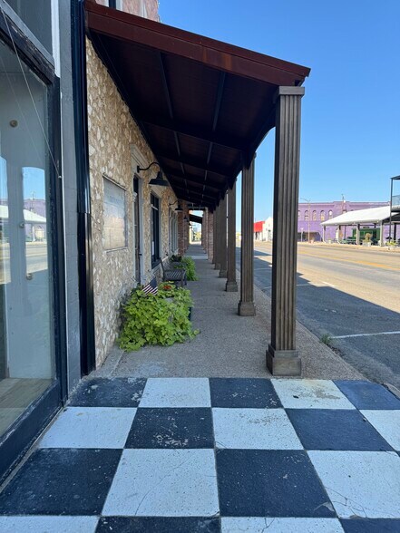 221 S Main St, Mcgregor, TX à vendre - Photo de l’immeuble – Image 2 sur 19