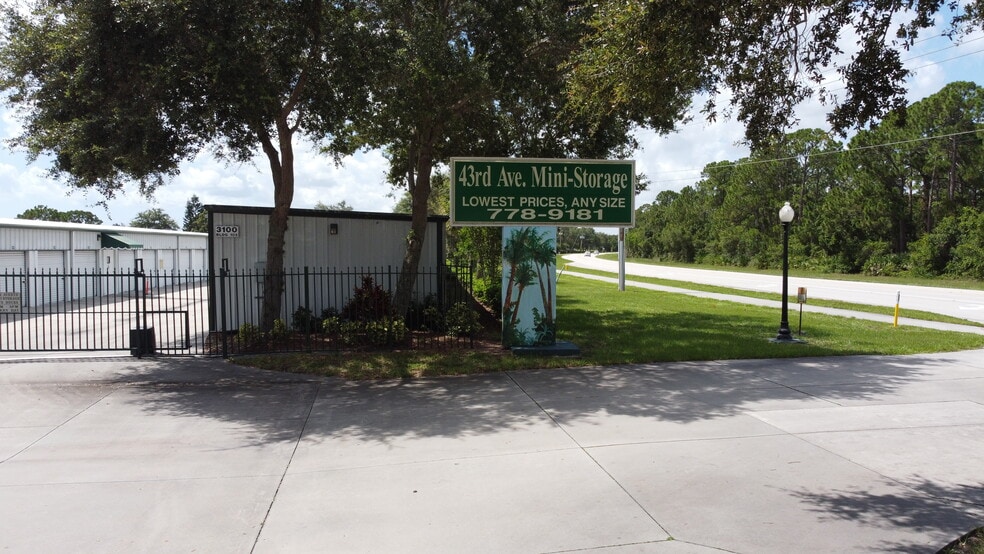 3100 43rd Ave, Vero Beach, FL à louer - Photo principale – Image 2 sur 6