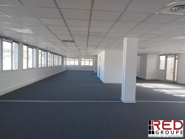 Bureau dans Marseille à louer - Photo de l’immeuble – Image 2 sur 3